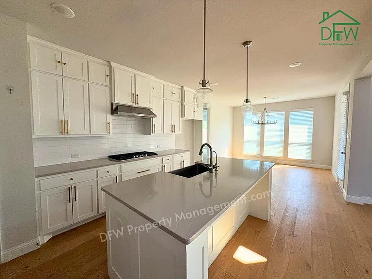 501 Upper Falls Ln — Photo 4