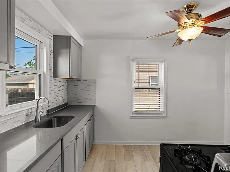 24696 Wilmot Ave — Photo 12