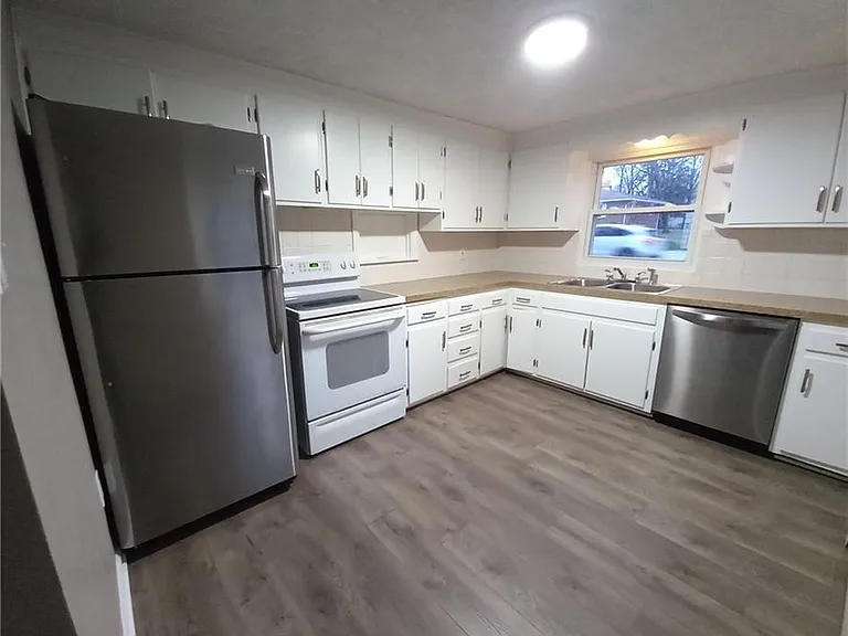 3251 Darrow Rd — Photo 5