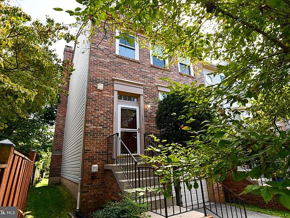2nd image of 101 Smoothleaf Ln