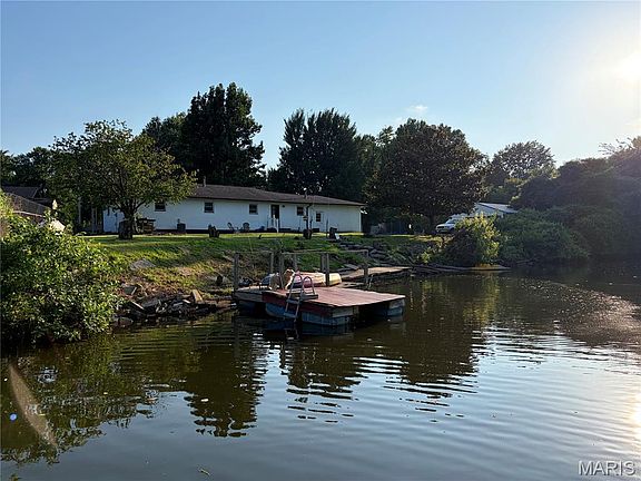 3rd image of 4330 Lake Dr