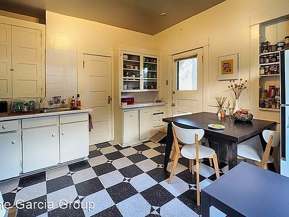 2nd image of 3911 SE 28th Pl #10673906