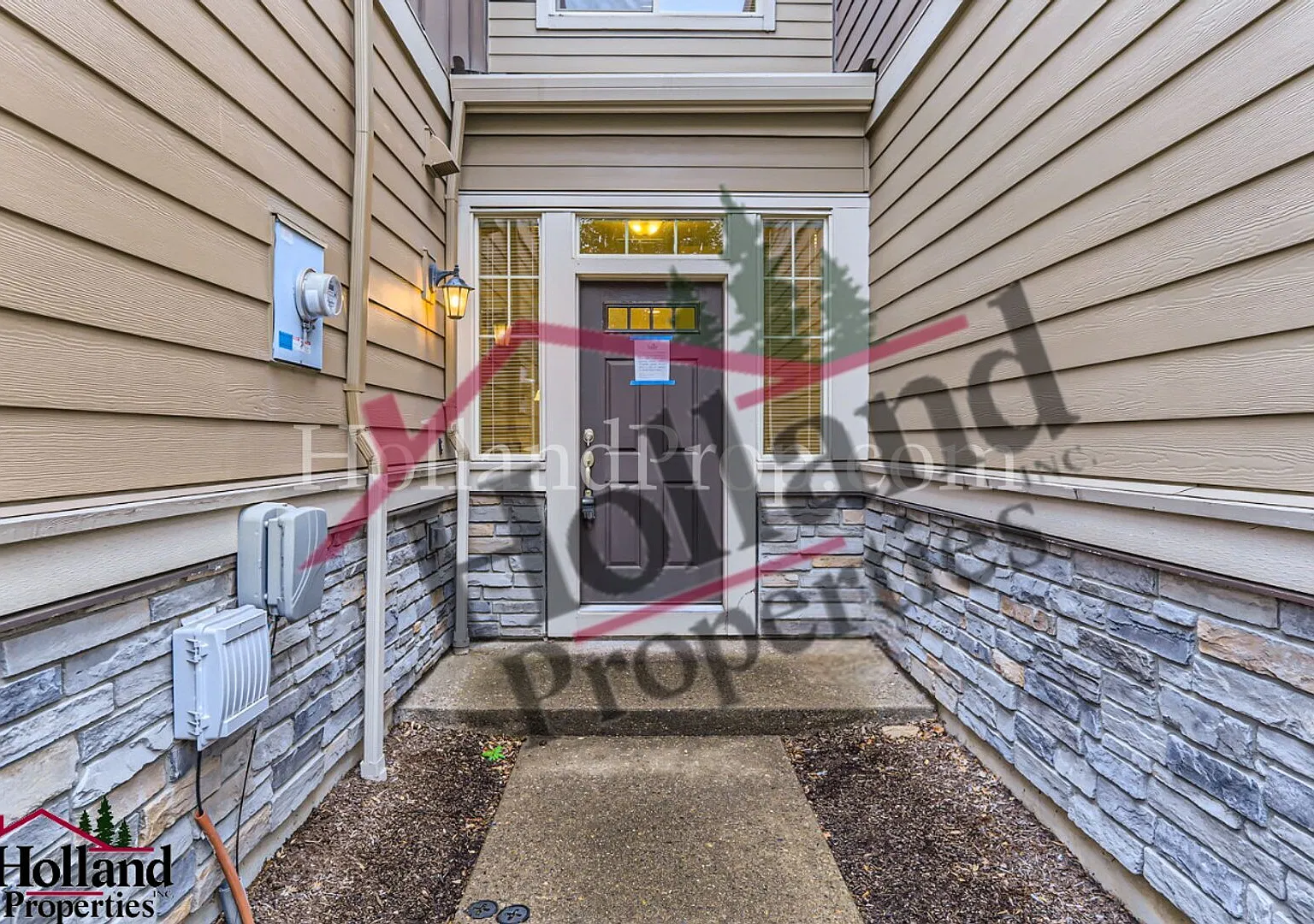 **Reduced Price ** Beautifully Designed 3-Bedroom Home With Natural Light, Fireplace & Private Ou... — Photo 4