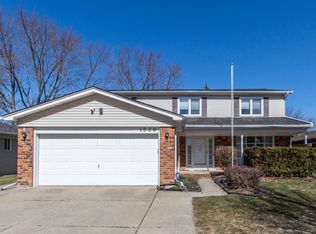 1589 Lakewood Dr, Troy, MI