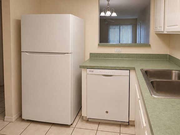 5th image of 711 Halifax Ave #106