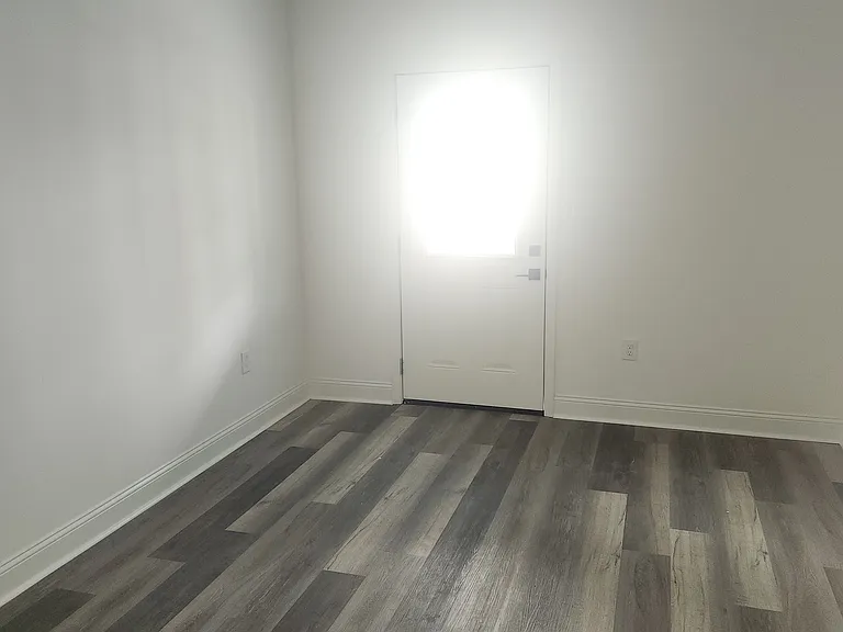 2033 Conti St — Photo 13