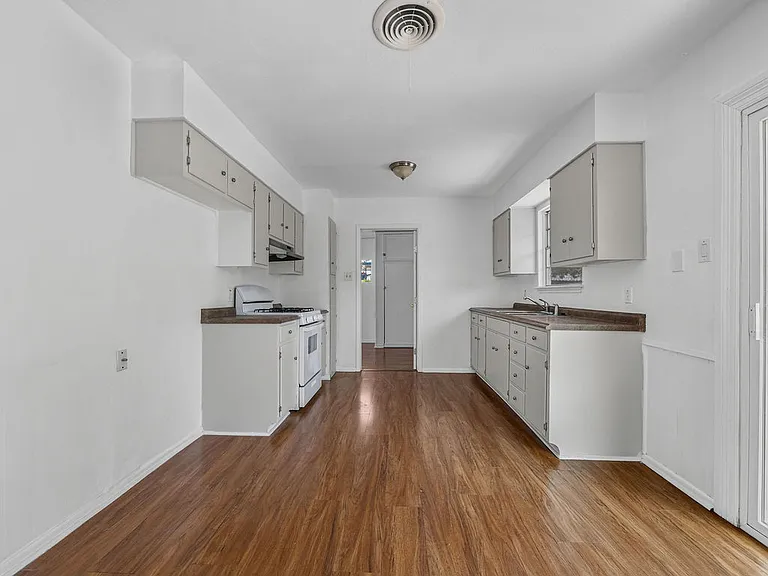 8011 Pistol Ln — Photo 6