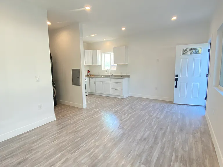 15948 Eccles St — Photo 2