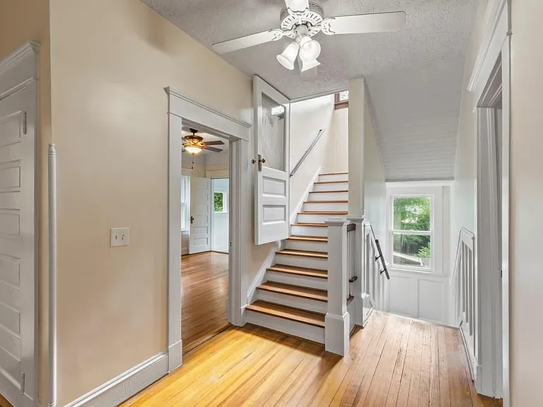 327 Adams St — Photo 24