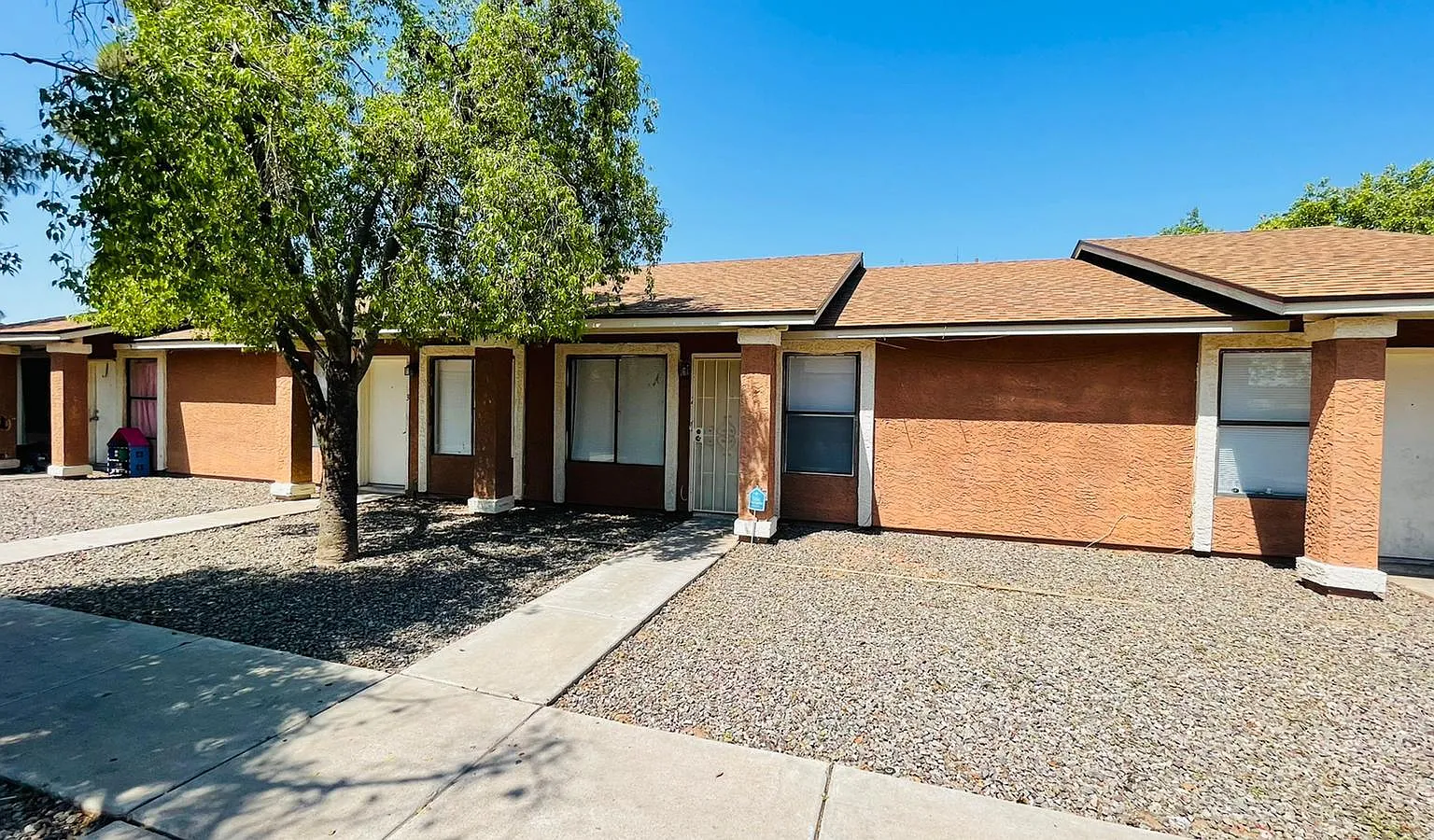 2 bed, 850 sqft, $1,200 — Photo 1