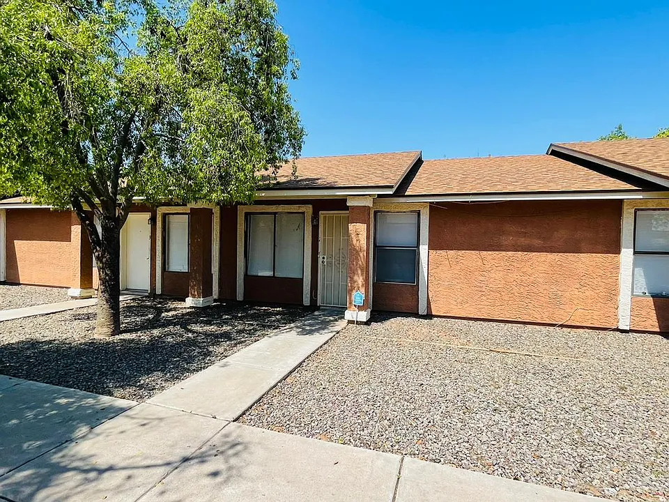 2829 E Capri Cir #2