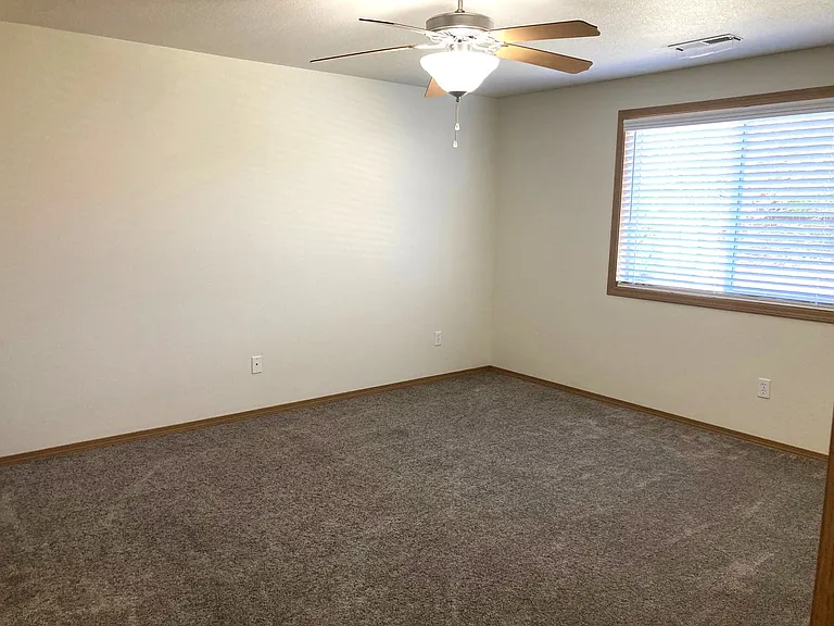 5402 Kirkwood Ln — Photo 16