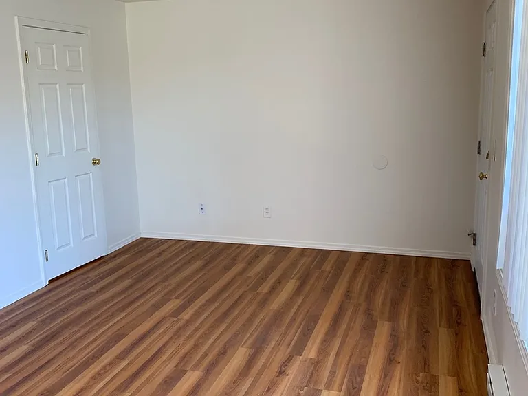 322 SW 10th St — Photo 8