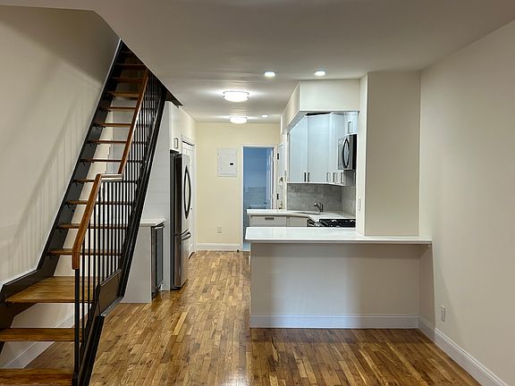 2nd image of 306 E 49th St Unit Penthouse 2
