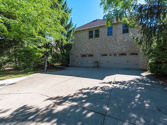 3rd image of 35968 Falcon Crest Ave