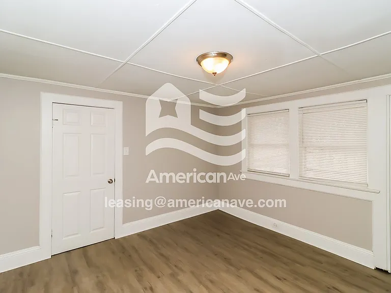 18903_005_wm_-_living_room_13493631.jpg