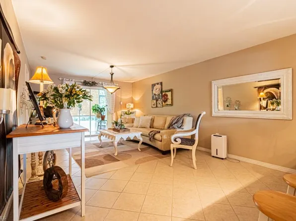 130 Cypress WAY E #1, NAPLES, FL 34110