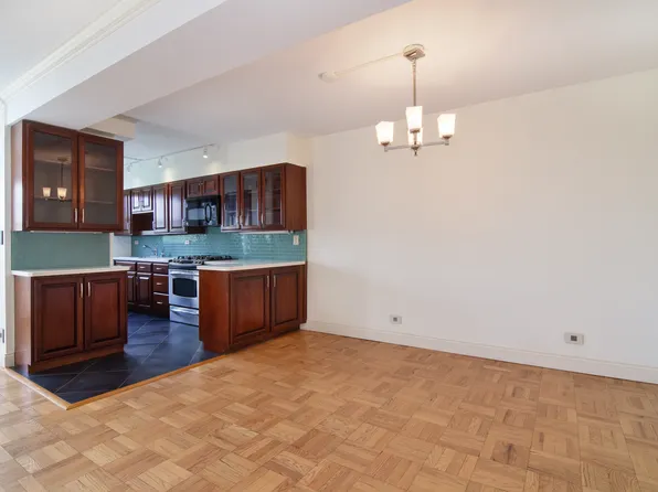 750 Kappock Street image 8 of 27