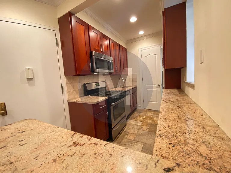 314 E 62nd St #4 — Photo 3