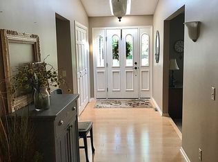 8 Wilderness Ct, Moline, IL 61265