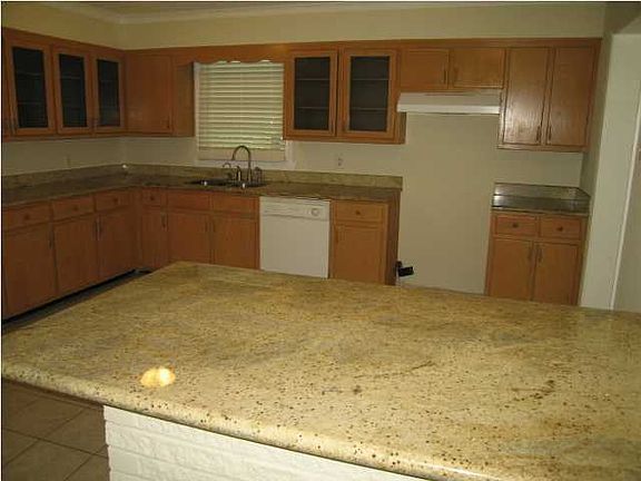 4th image of 2740 Belvedere Cir N