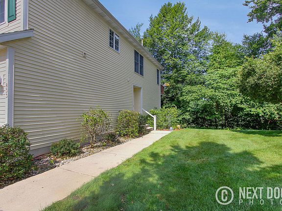 4th image of 833 Bluff Creek Dr