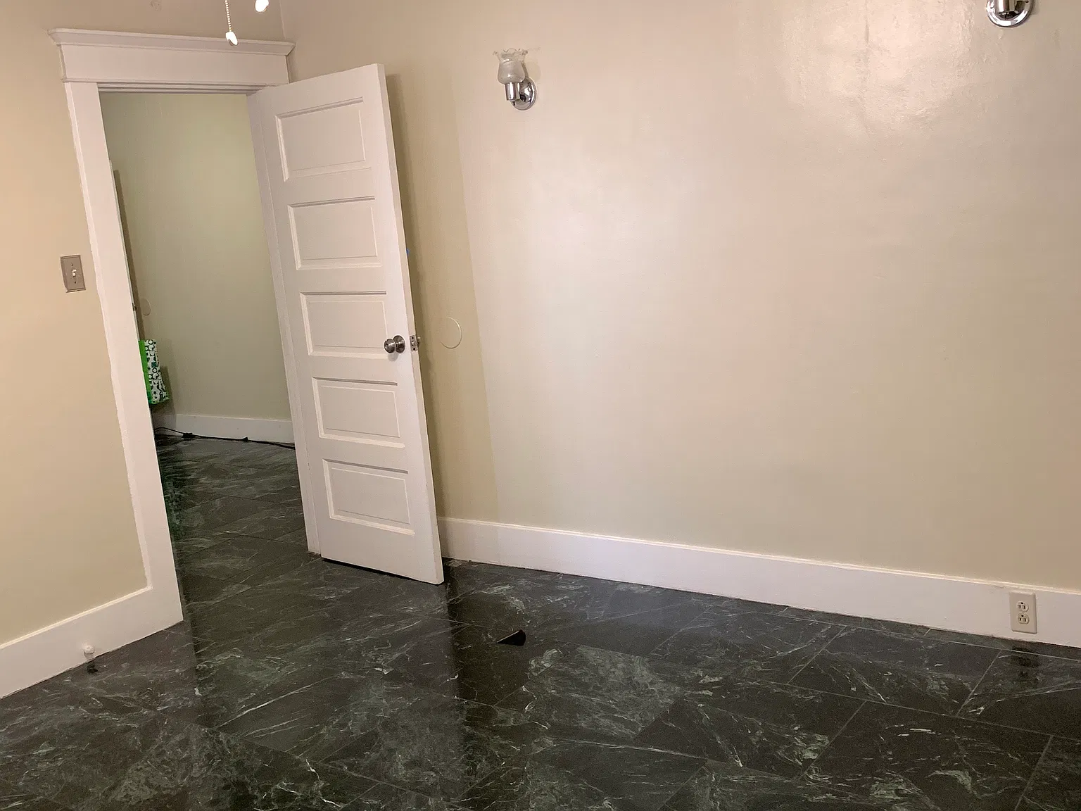 3 bed, $900 — Photo 4