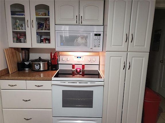5th image of 723 Wren Ave