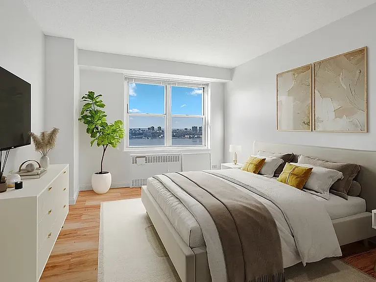 747 10th Ave #32B — Photo 3