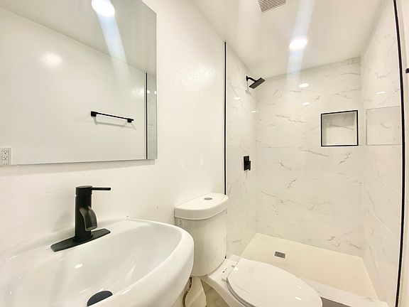 5th image of 11430 Cedar Ave APT 1A