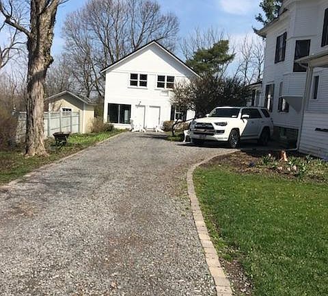 4th image of 303 Elm St