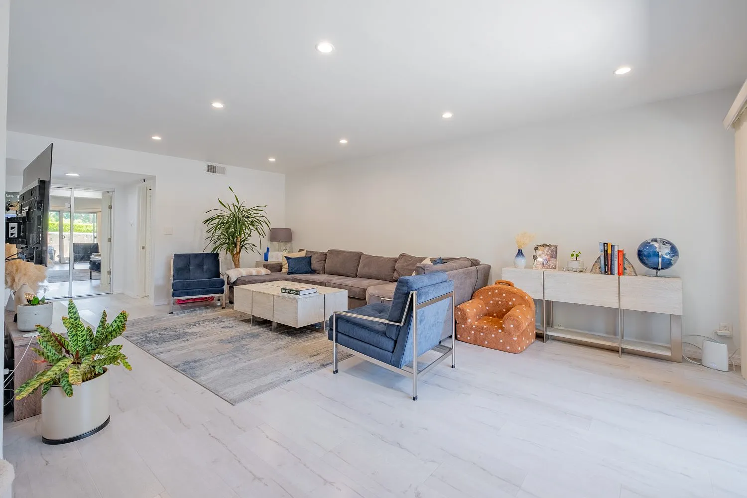 2 bed, 1322 sqft, $3,500 — Photo 4