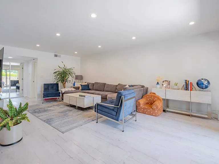 4487 Colbath Ave #106 — Photo 4