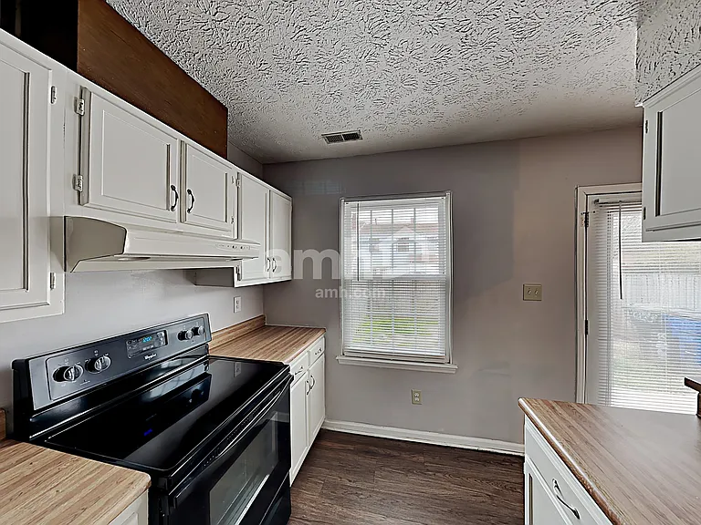 8260 McGuire Dr — Photo 4