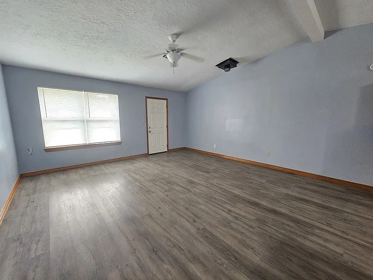 6208 NW Birch Ave — Photo 2