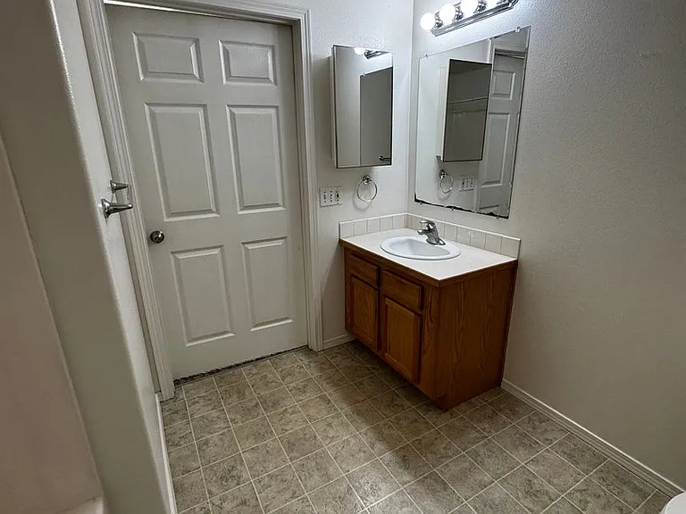 1212 W Columbia Ave — Photo 12