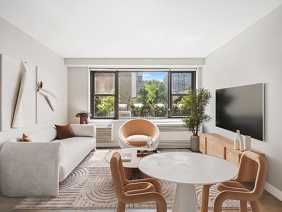 2nd image of 175 W 95th St APT 4J