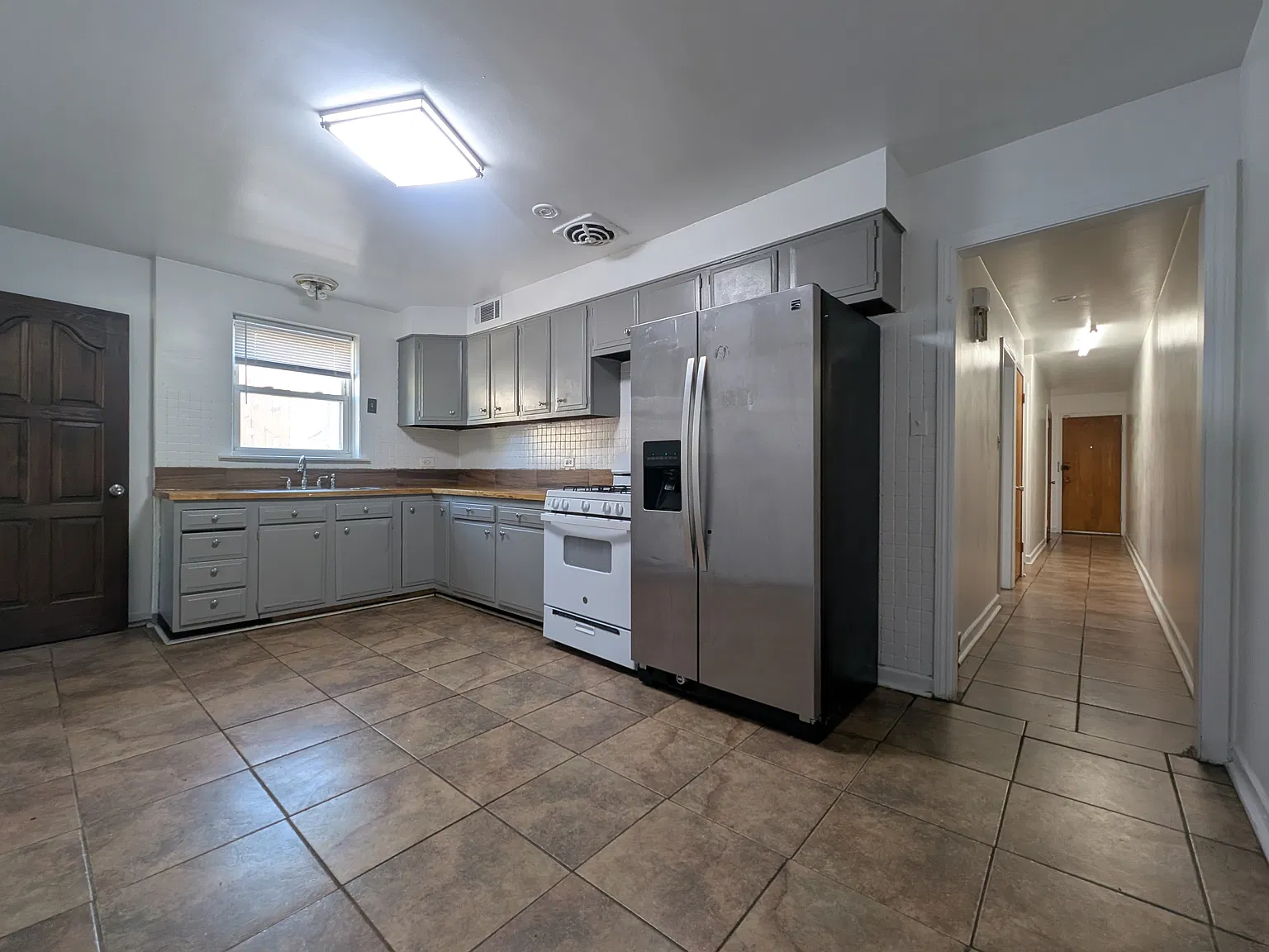 2 bed, 1000 sqft, $2,200 — Photo 3
