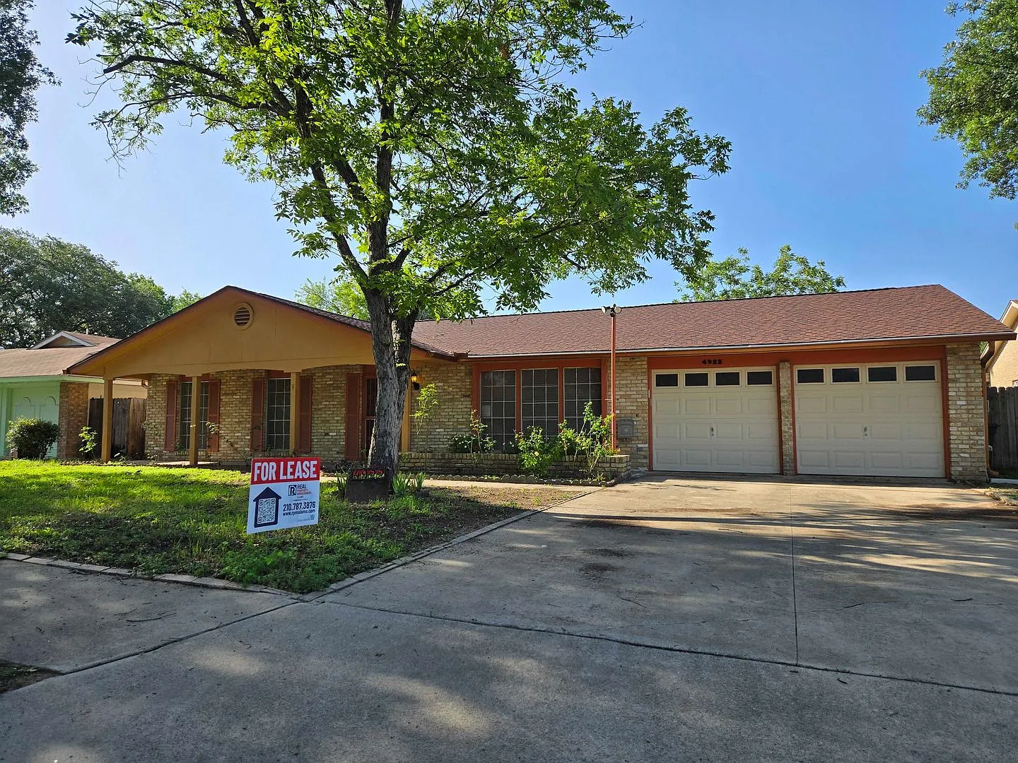 Available Now! 4 Bedroom / 2 Bath Home W/ Two Car Garage! — Photo 3