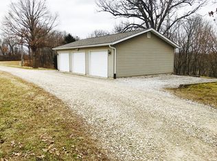 20070 Hidden Lakes Ln, Brighton, IL 62012