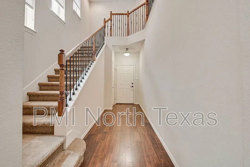 4 bed, 2.5 bath, 2746 sqft, $2,600 — Photo 3