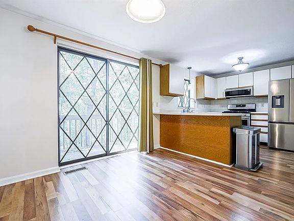 3rd image of 22 Vanden Rd