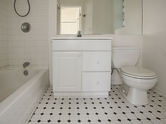 4th image of 3846 1/2 N Southport Ave #3