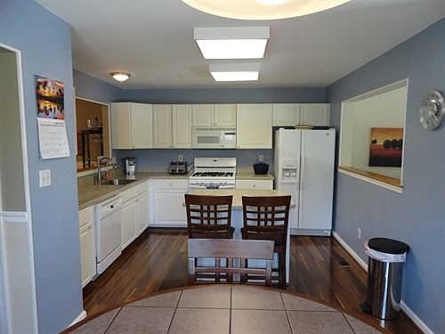 Bright & spacious kitchen