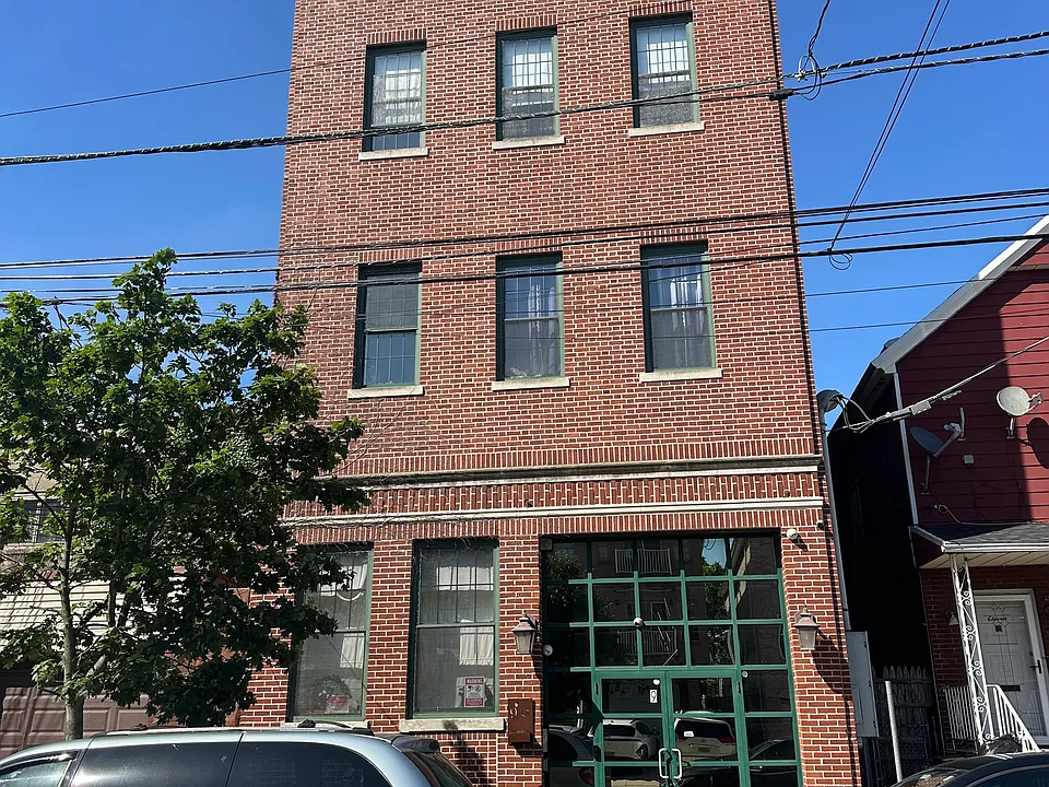 9 E 18th St #301
