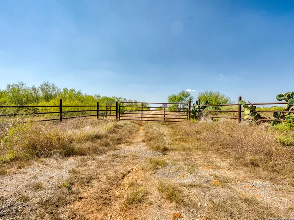 3530 E Cr 331, Jourdanton, TX 78026