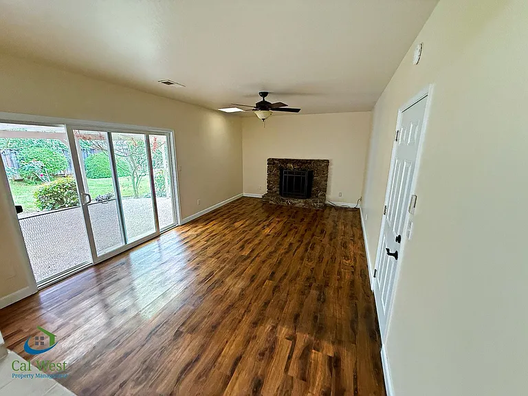 1370 Fernwood Ln — Photo 13