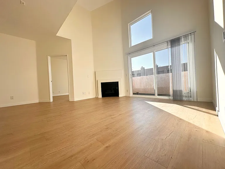 1234 Las Palmas Ave — Photo 18