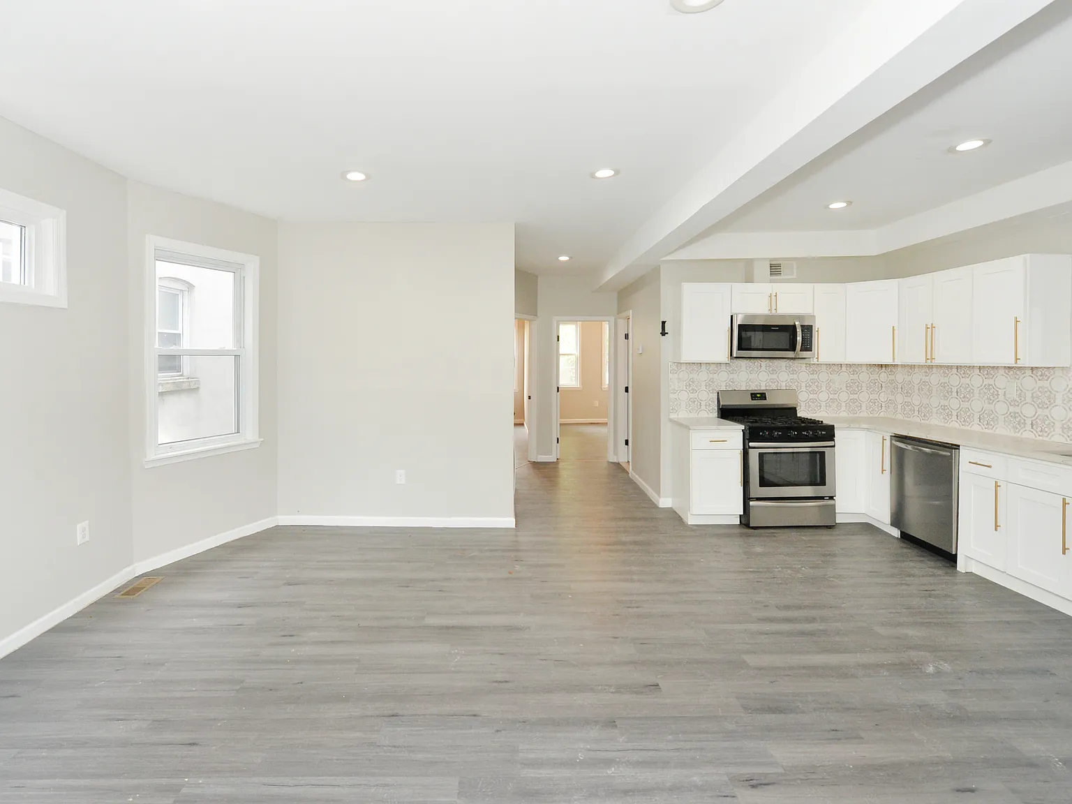 3 bed, $2,500 — Photo 2