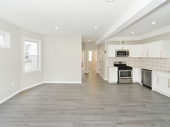 2nd image of 23 Bayview Ave Floor 1